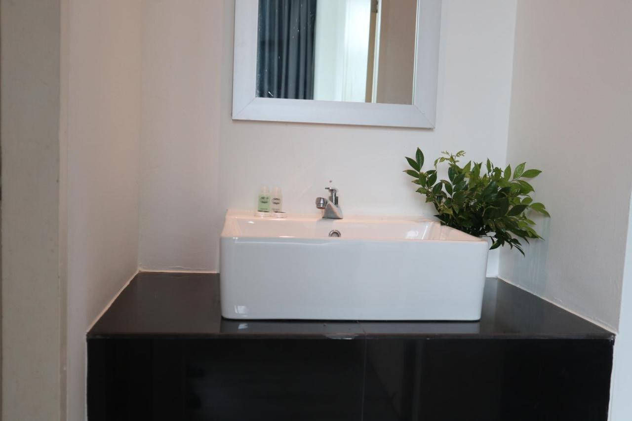 Zen66 @ Roxy Serviced Apartment Kuching Buitenkant foto