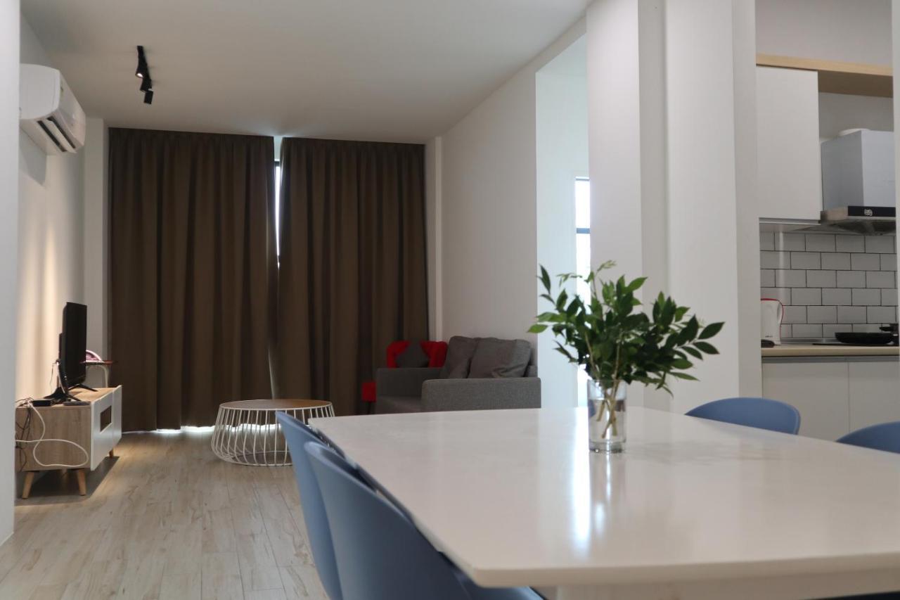 Zen66 @ Roxy Serviced Apartment Kuching Buitenkant foto