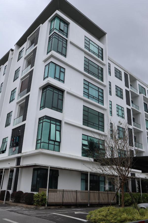 Zen66 @ Roxy Serviced Apartment Kuching Buitenkant foto