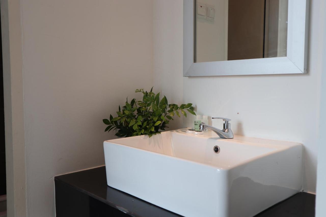 Zen66 @ Roxy Serviced Apartment Kuching Buitenkant foto